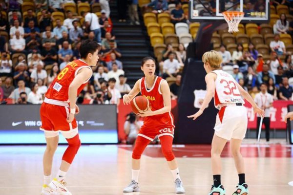 新闻今日谈现场直播 中日女篮热身赛：中国女篮58-61不敌日本女篮